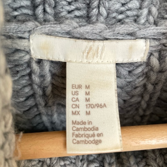 H&M Gray Chunky Knit Turtleneck Sweater - Picture 5 of 5